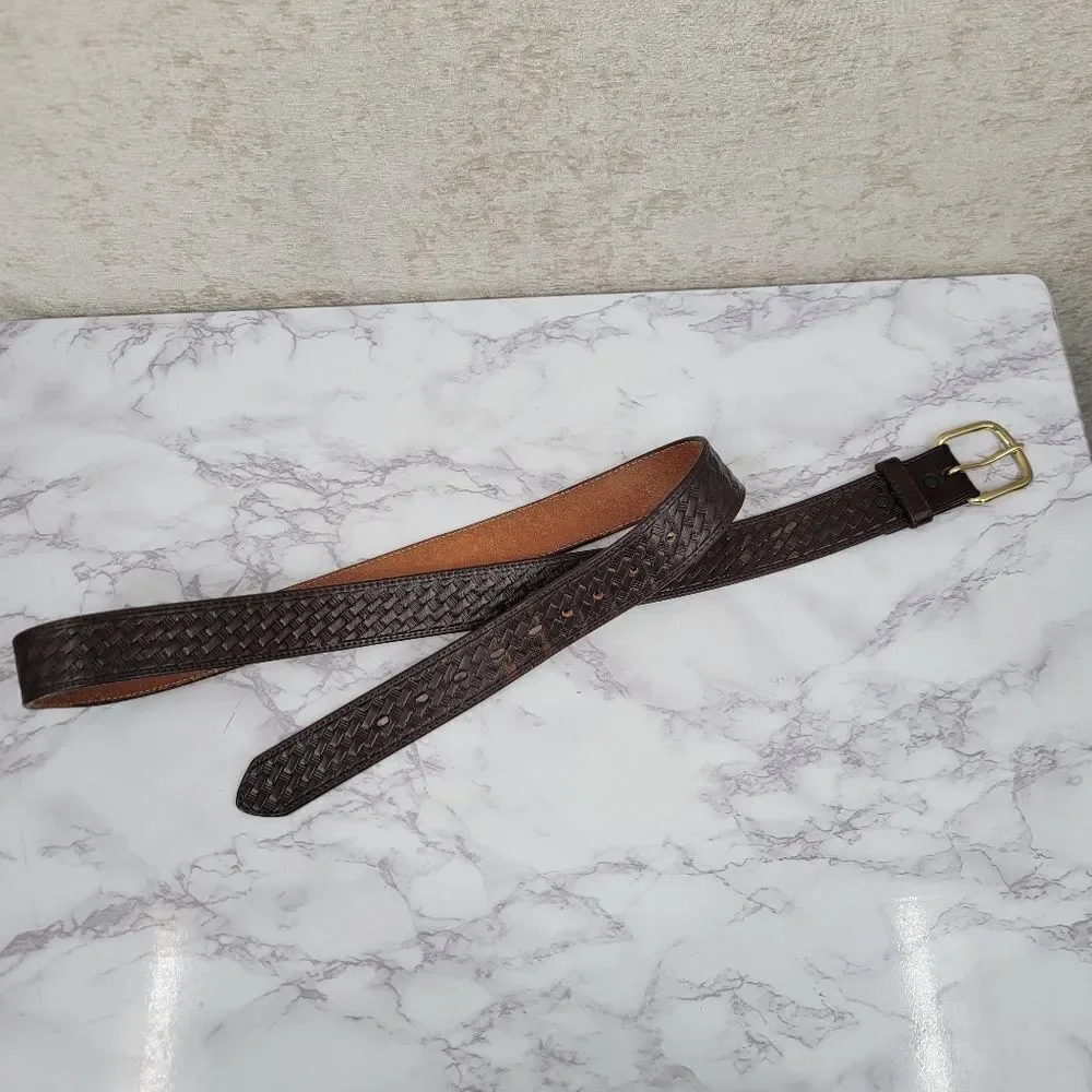 Men's Brown Woven Basket Weave Pattern Leather Belt Size 48 Gold Toned Buckle